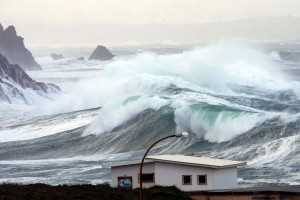 GRANDES OLAS POR EL TEMPORAL QUE AZOTA LA COSTA GALLEGA NOROESTE