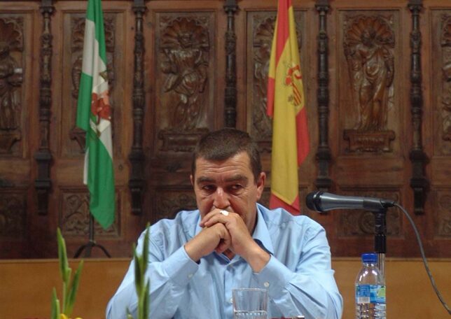 En Graná faltan manos para coger espárragos mientras «nos hemos convertido entre influencers y mercachifles», según el Premio Cervantes Álvaro Pombo, y así nos va
