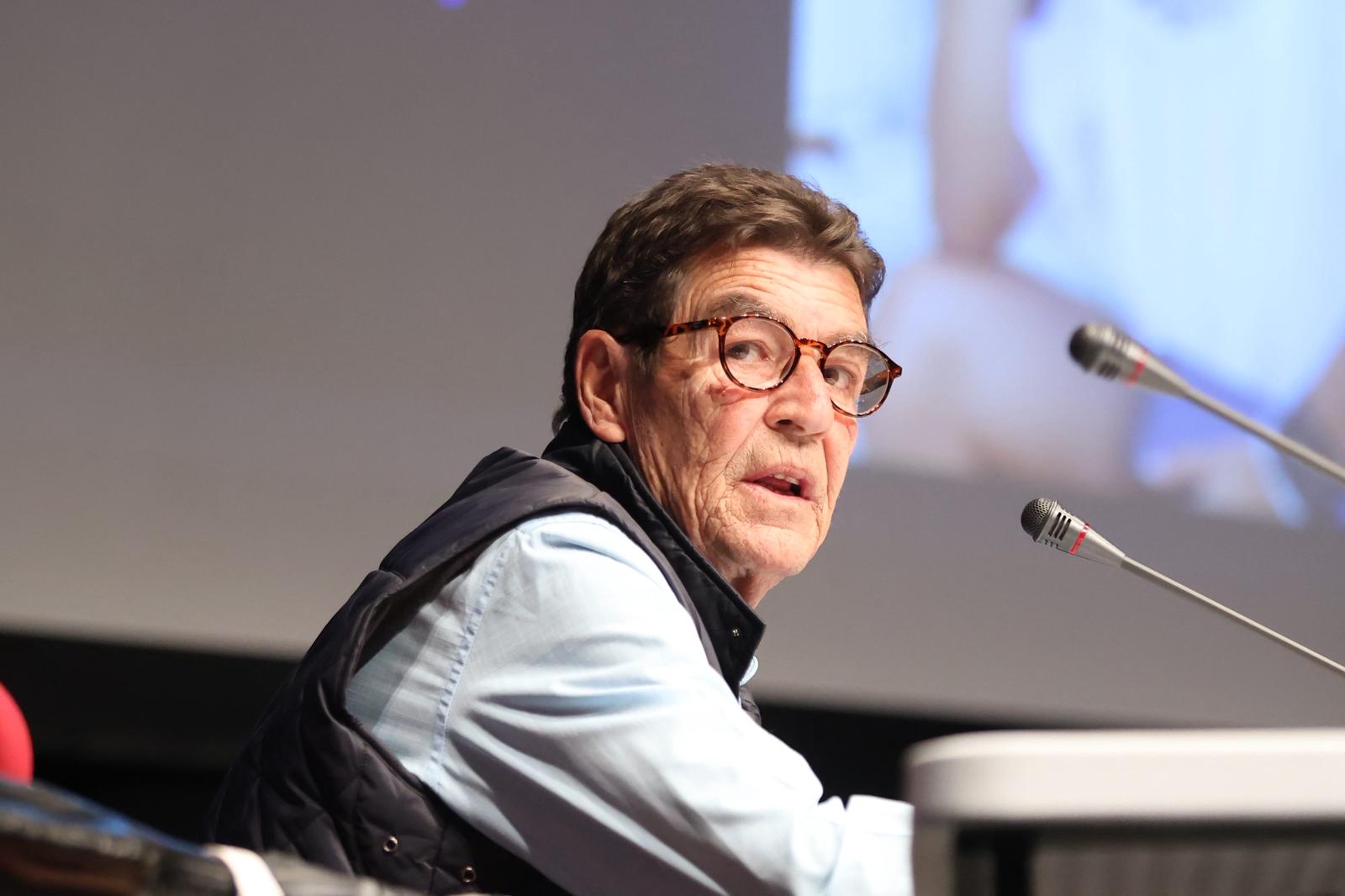 Como ha terminado el ‘Blas Fridei’, he salido a la calle, pero casi me atropella el ‘Ciber Mondai’, así que me he vuelto a casa