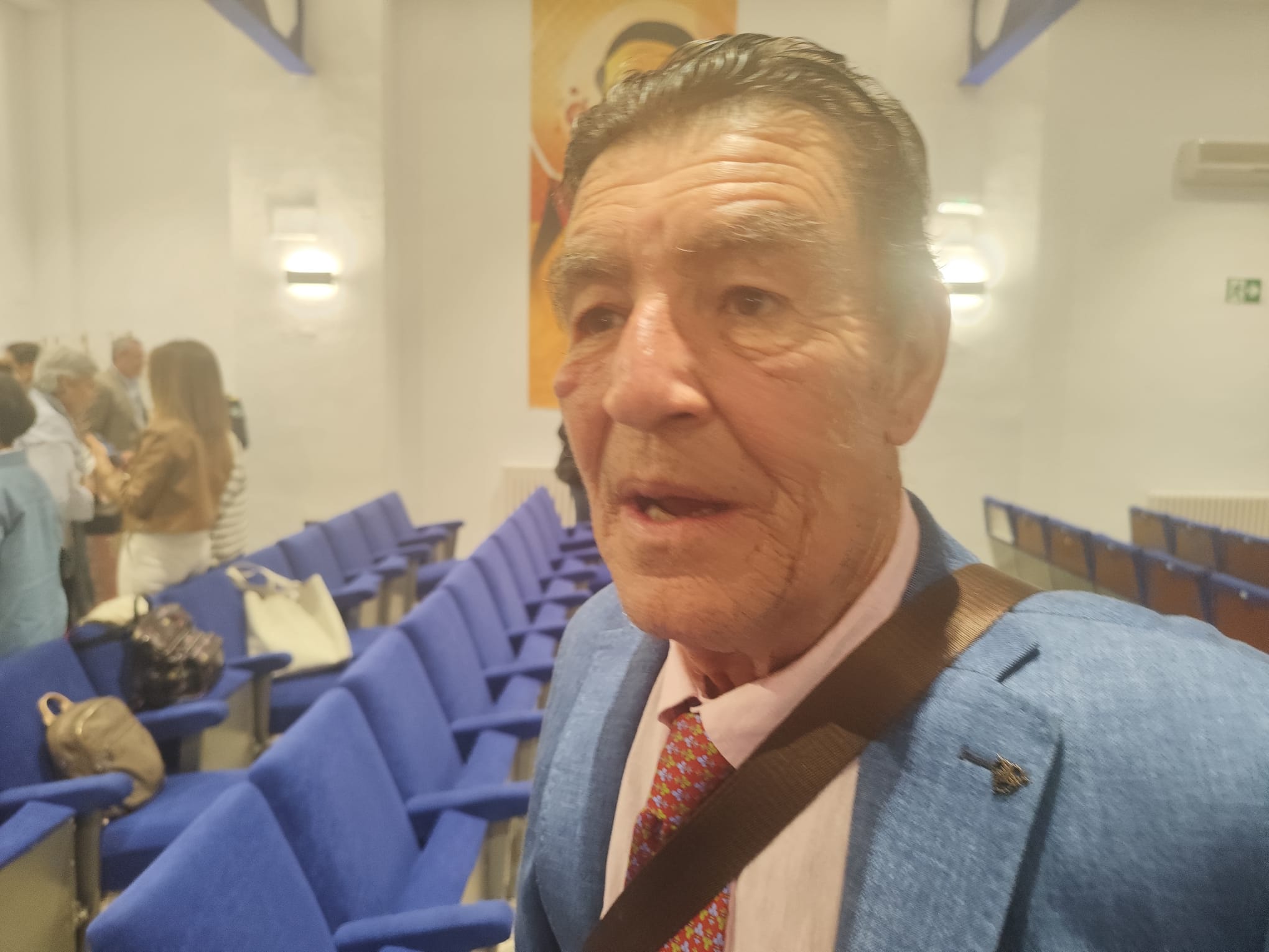 Si tu hijo te cuenta todo lo que hace, los padres sufren; si no cuenta nada, los padres sufren; los padres descansan cuando se mueren